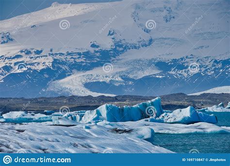 gletsjers en ijsbergen  ijsland stock afbeelding image  gronden najaar