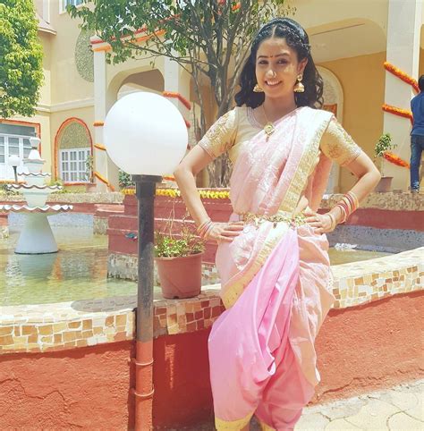 checkout sana amin sheikh pose in style for selfies with her co stars