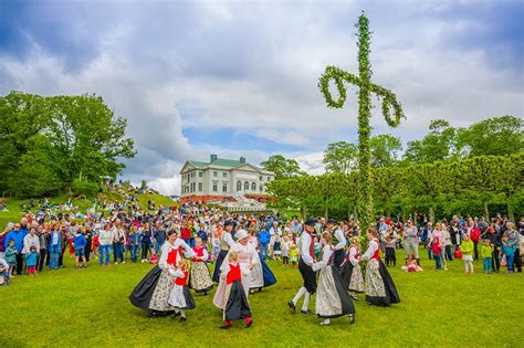 swedish maypole dance celebration   world midsummer sweden