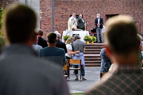 Catholic Priests In Germany Bless Gay Couples Defying Pope Wsj