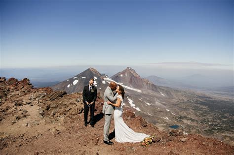 best elopement and small wedding locations near bend oregon