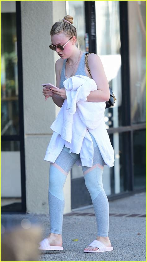 Dakota Fanning Works Out In La As Sister Elle Steps Out In Nyc Photo