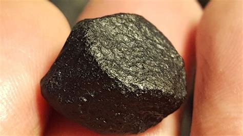 meteorite impact carbon glass polymorph diamond meteorite meteor rocks rock minerals