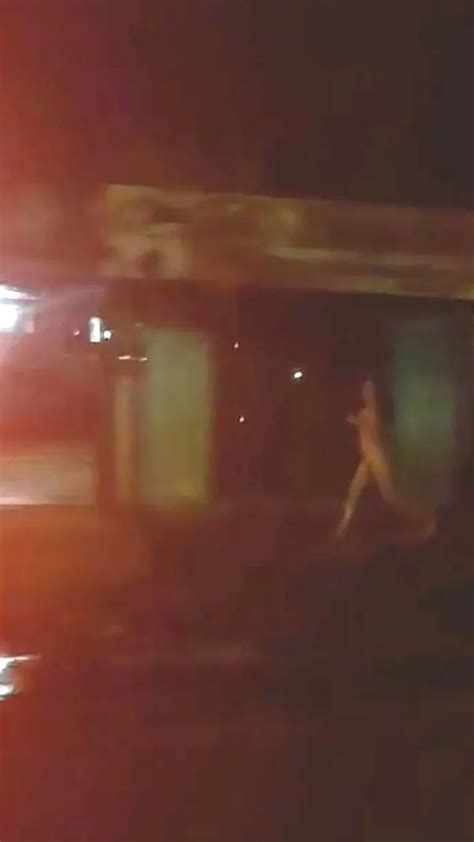 Corrió Desnuda Por Las Calles De Paraguay Persiguiendo A Su Novio Que