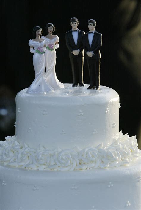 wedding cake is artistic expression that baker may deny to same sex