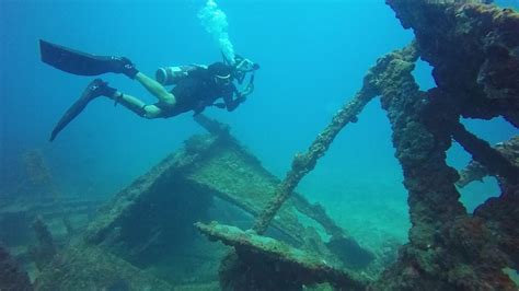 top unforgettable places  scuba dive  dubai scuba diving lovers
