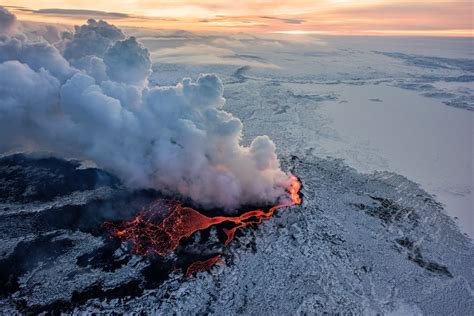 holuhraun volcano eruption iceland volcanoes photo  fanpop
