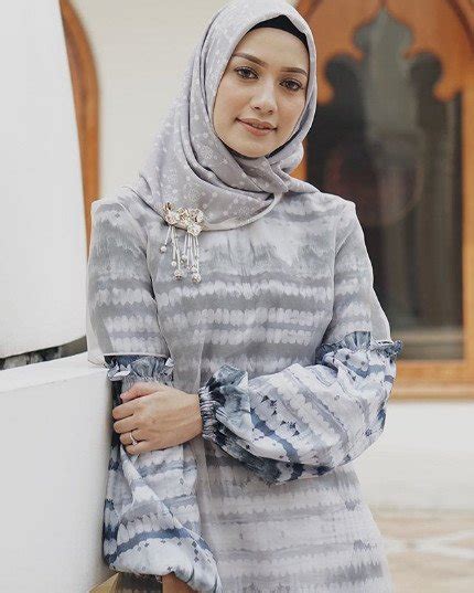 inspirasi hijab elegan  diprediksi bakal hits   wajib