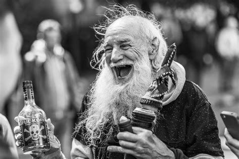 der lustige alte mann foto bild streetfotografie mit menschen