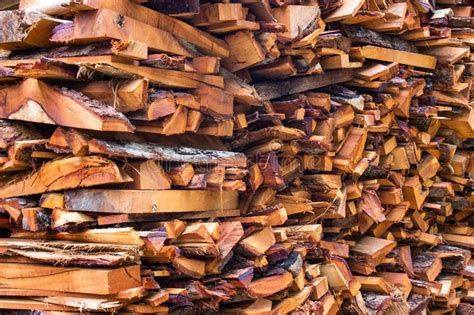 gehakt brandhout voor huisopen haard stock foto afbeelding bestaande uit fotografie korrel