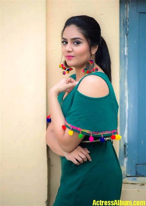 Telugu Tv Anchor Sreemukhi Hot Photos In Green Dress