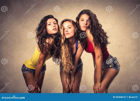 Girls Posing Three στοκ εικόνες εικόνα από 46368412