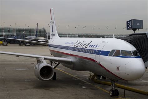 united airlines retro friend ship livery unveiled airlinereporter