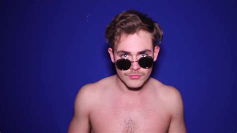 auscaps dacre montgomery shirtless in stranger things