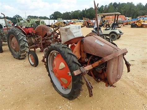 antique farm tractor   operate   jm wood auction company