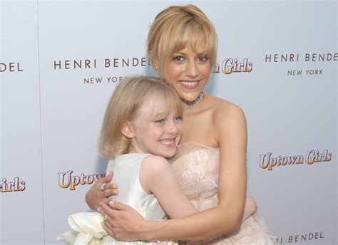 dakota fanning s tribute to brittany murphy will make you cry hellogiggles hellogiggles