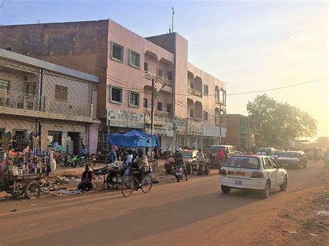 file niger niamey avenue de maourey rue st 3 2 wikimedia commons
