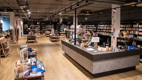 nieuwe locatie van boekhandel haasbeek geopend  sint jorisstraat studio alphen