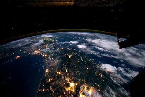 File La Tierra De Noche Desde El Espacio Ogv Wikimedia