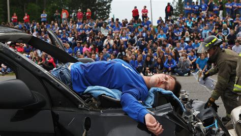 mock crash shows dangers of distracted driving