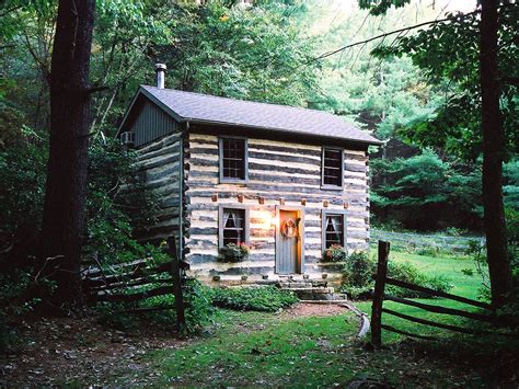 surviving  story log cabins  virginias scenic  world renowned blue