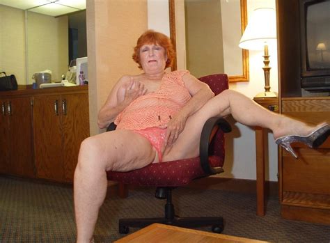 granny shows cunt mature porn pics