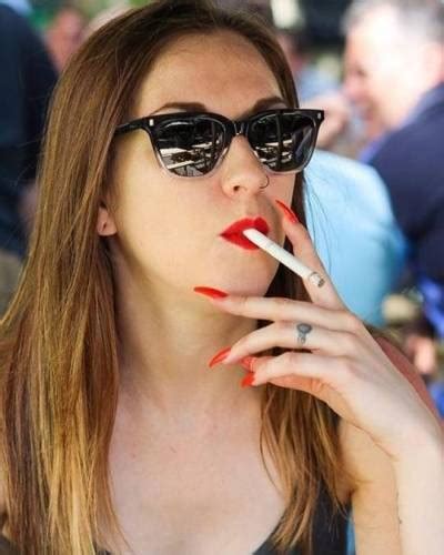 Gorgeous Smoking Ladies Tumbex