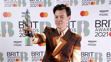 Harry Styles Brought Retro Suiting To The Brit Awards
