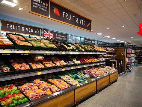 pictures   aldi supermarket  sevenoaks  minutes   opened kent