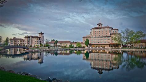 broadmoor colorado springs  historic luxury  star hotel