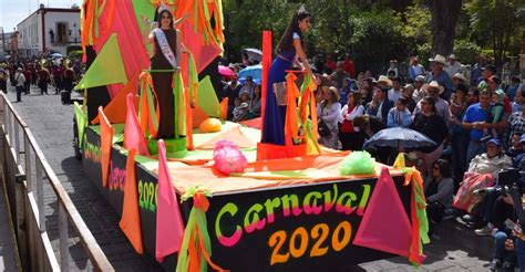 se lleva  cabo el desfile de carnaval  en jerez imagen zacatecas