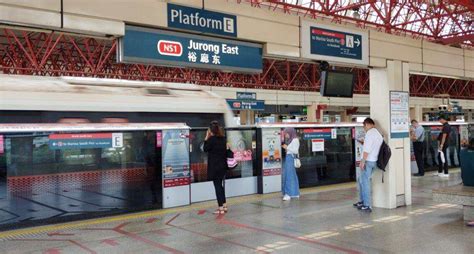 jurong east mrt   security checks   passengers   apr