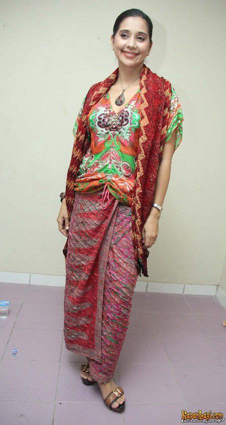 Ayu Azhari Batik Aktris Kecantikan