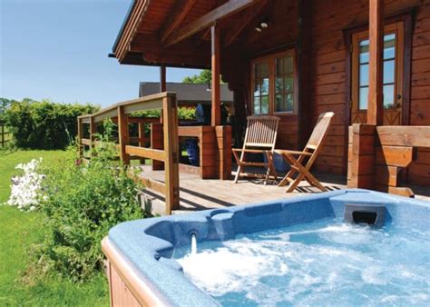 12 Best Lodges Or Log Cabins York Plus Hot Tubs 2021