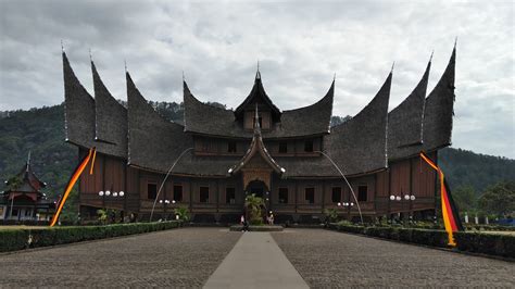 rumah gadang fakta and sejarah rumah adat minangkabau