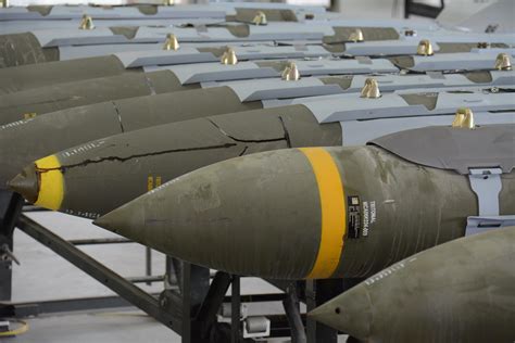 munitions airmen build bombs  record pace  air forces central command article display
