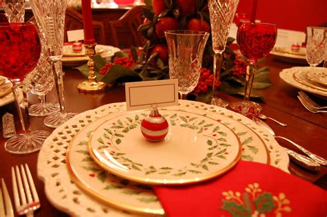 christmas tablescape  lenox holiday   colonial williamsburg