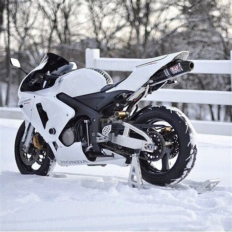 cbr rr white   good   snow motorcycle