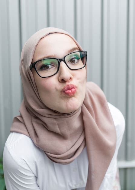 Xénobiotique Exemple Headscarf Hijab With Glasses