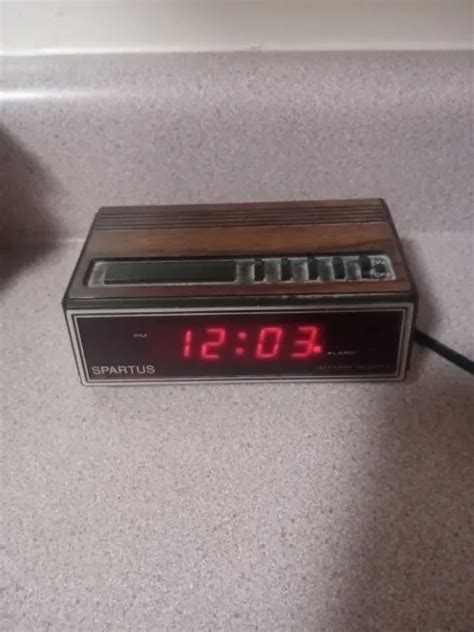 vintage wood grain spartus digital alarm clock  battery reserve model   picclick