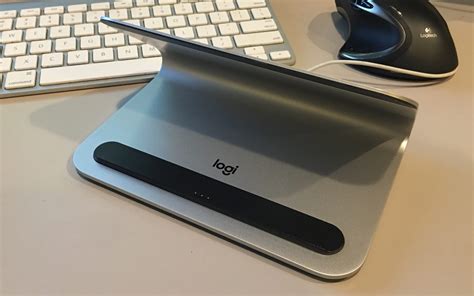 review logitechs smart connector equipped charging dock  ipad pro tomac