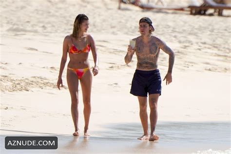 Hailey Baldwin Sexy Enjoys Vacation With Justin Bieber In