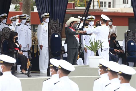 ceremonia de graduación en escuela de oficiales de la marina galería