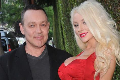 courtney stodden strips naked for x rated shower after filing for divorce from doug hutchison