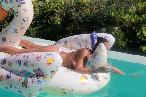 Rihanna Flaunts Bikini Body In Barbados Bootymotiontv