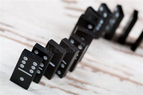 dominoes stockbild bild von verbreitet holz schwarzes