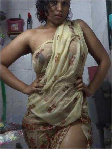 aunty tamil beauty ki pic he bahut hot karne wale desi boobs
