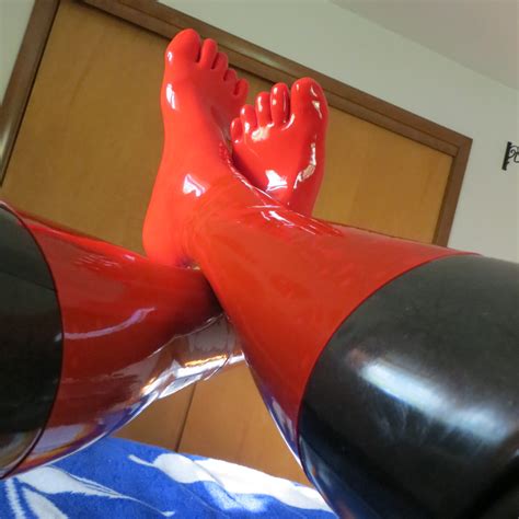 latex alien on twitter first pics of new skintightrubber catsuit also wearing tmra shop toe