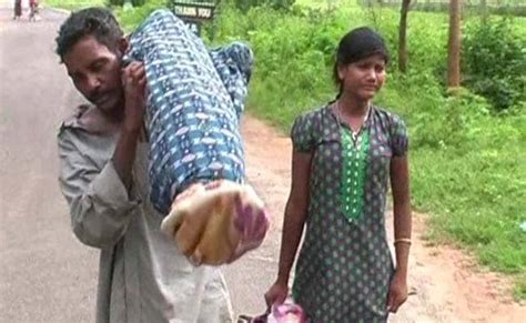 Odisha Officials Harassing Man Who Carried Dead Wife S Body Complaint