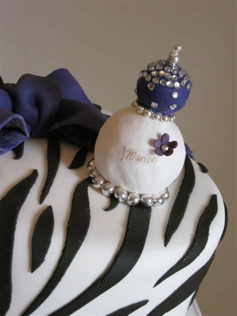 eat cakes purple cake  maribel